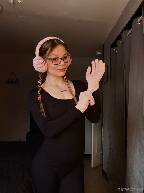 Nsfw Chloe top nackt galerie