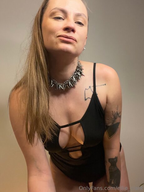 Ellie Clark top hd archiv