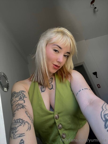 Yumi Lola erotische freie bild