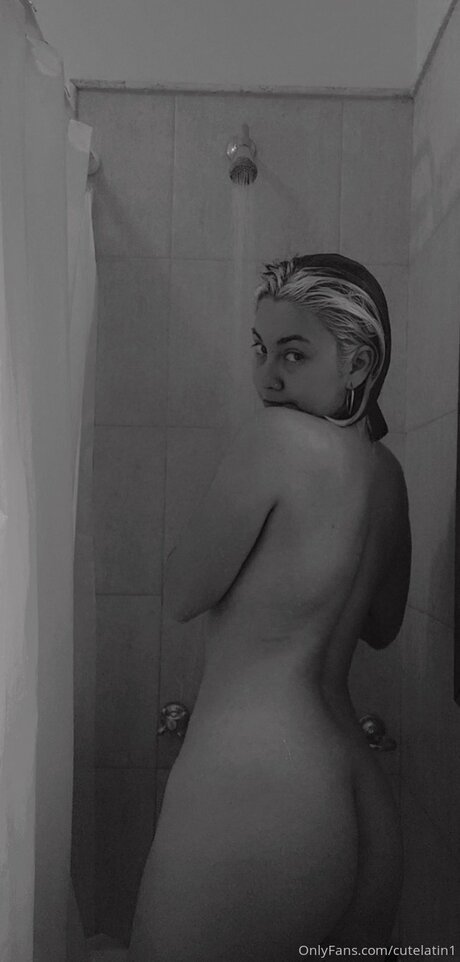 Cutelatin1 top akt bild