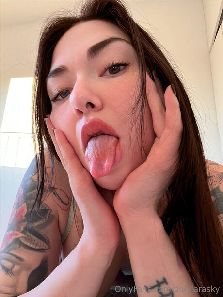 Onlylarasky hübsche erwachsene galerien