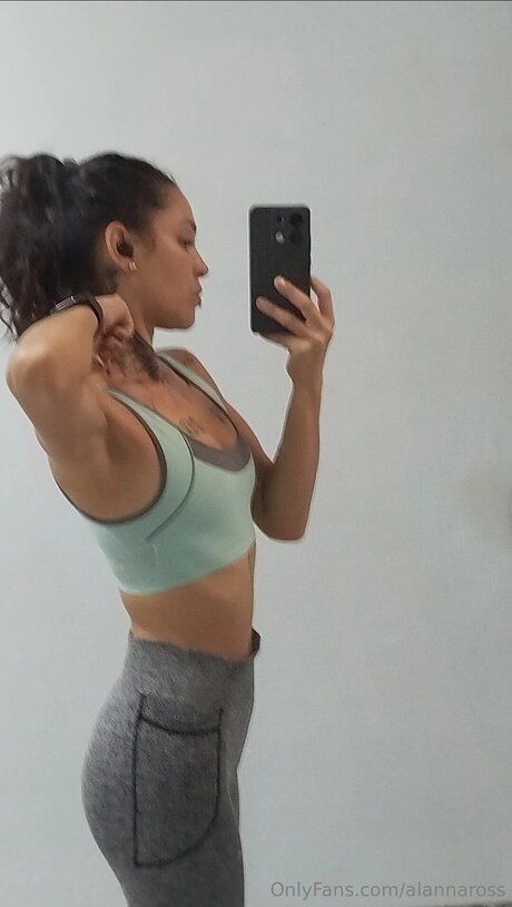 Alannaross porno erotische bild