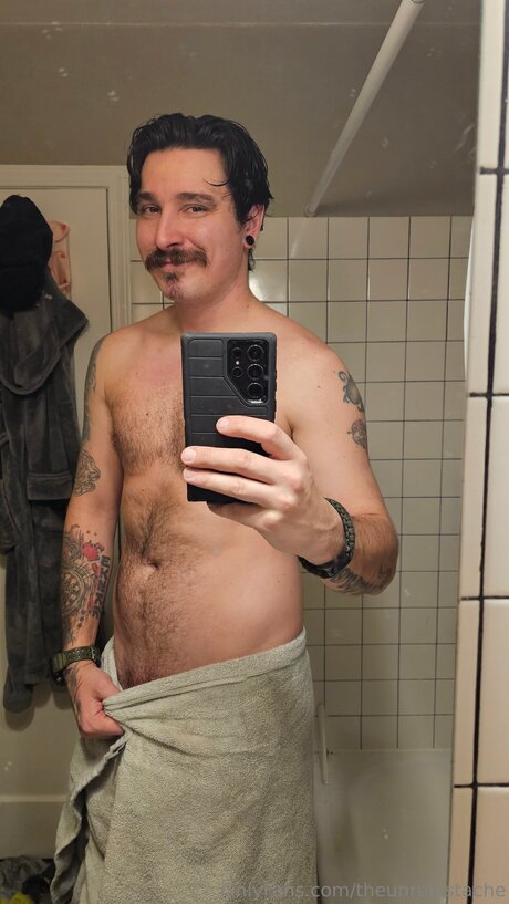 Theunrulystache Bilder