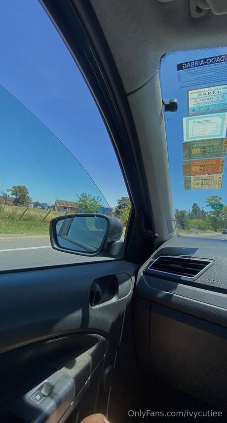 Ivycutiee model nackt bilder