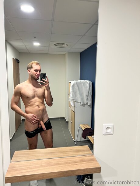 Victorobitch model nackte foto