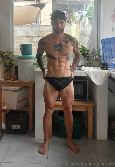 Irondegenerate erwachsene akt bilder