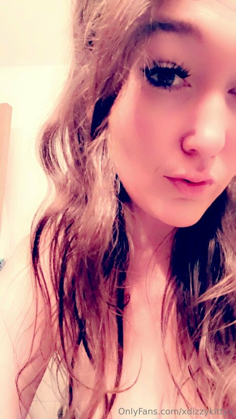 Xdizzykittyx freie nackte foto