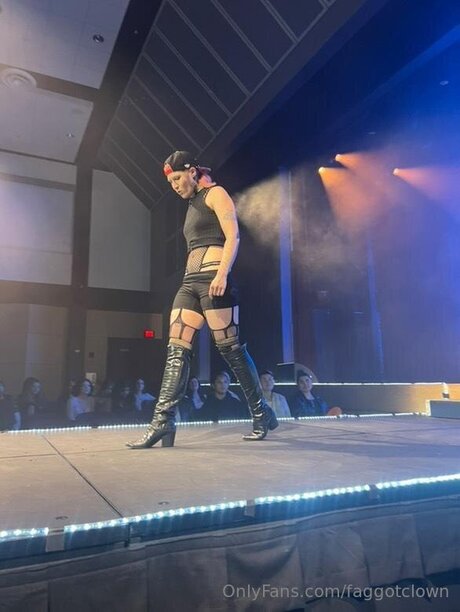 Faggotclown porno galerie