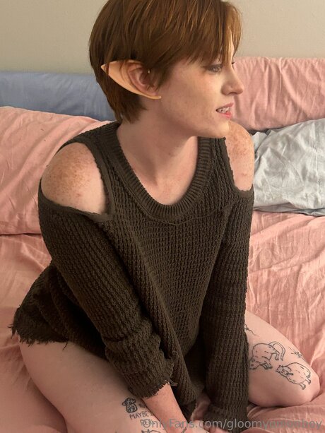 Gloomyonionboy model nackt bild