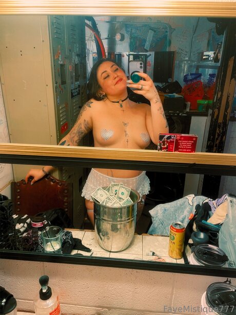 Fayemistique777 top nackt foto