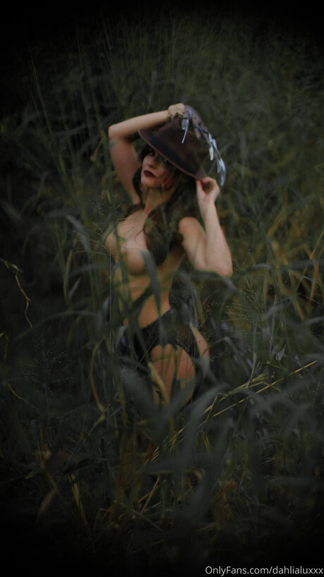 Dahlialuxxx erotische schöne fotos