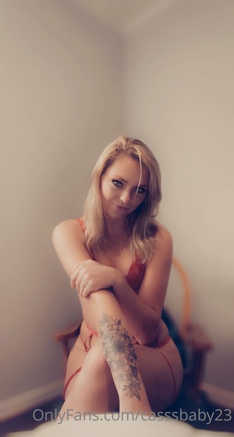 Illuminatebebe heiße hübsche galerien