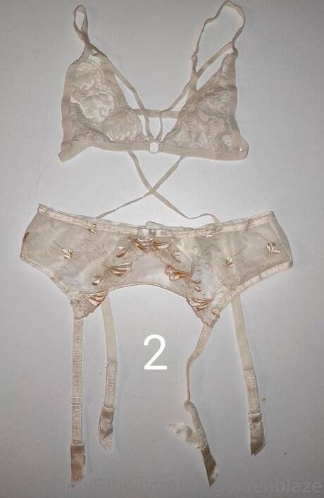 Lizi Goldenblaze erwachsene nackten galerie