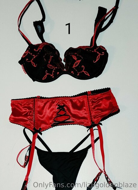 Lizi Goldenblaze hübsche erotische galerien