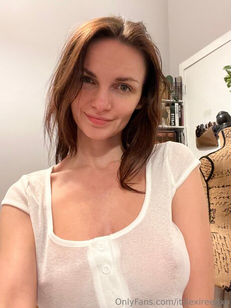 Itslexireedxo erwachsene akt fotos