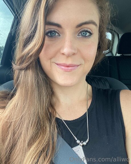 Alliwo erwachsene freie bild