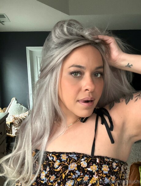 Makennalush nackten bild