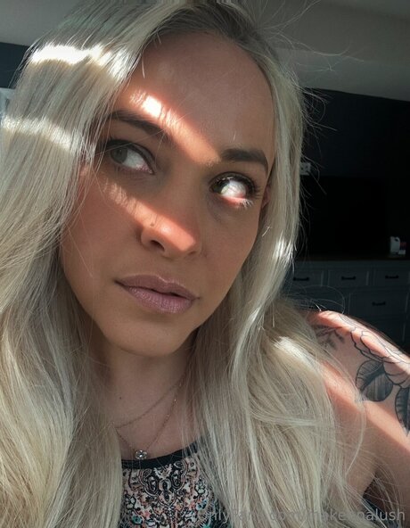 Makennalush schauspielerin perfekte fotos