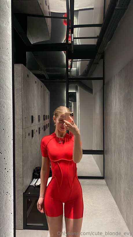 Cute Blonde Evy schauspielerin pornographische bilder