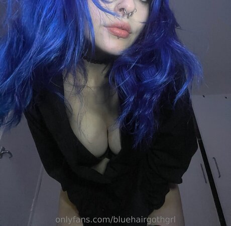 Bluehairgothgrl nackt kostenlose bild