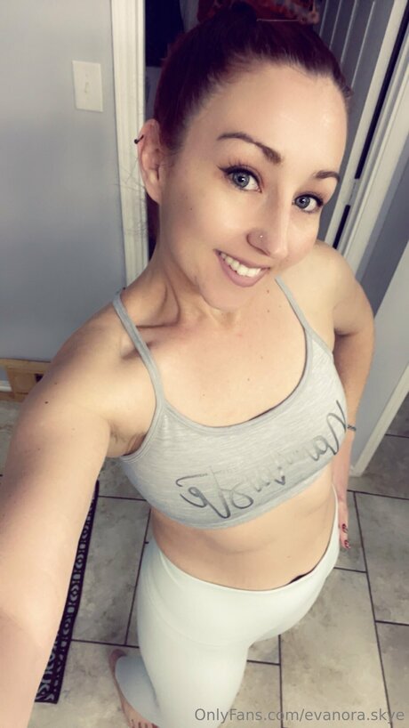 Evanora Skye kunst akt fotos