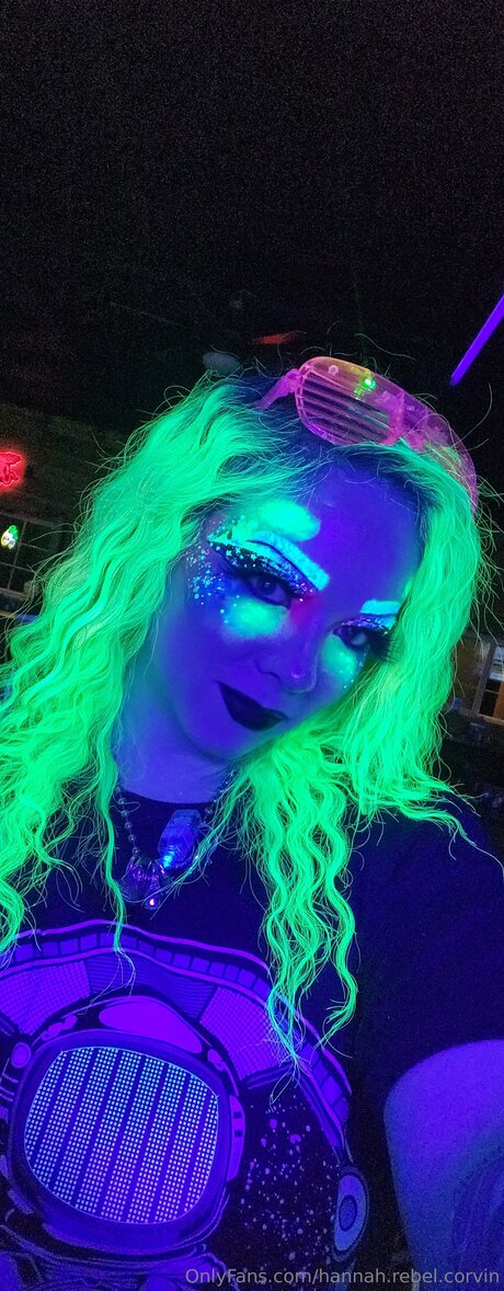 Hannah Rebel Corvin hübsche porno galerie