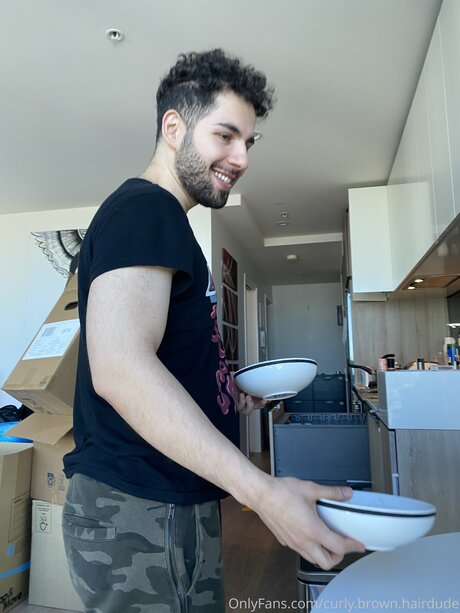 Curly Brown Hairdude heiße nackte bilder