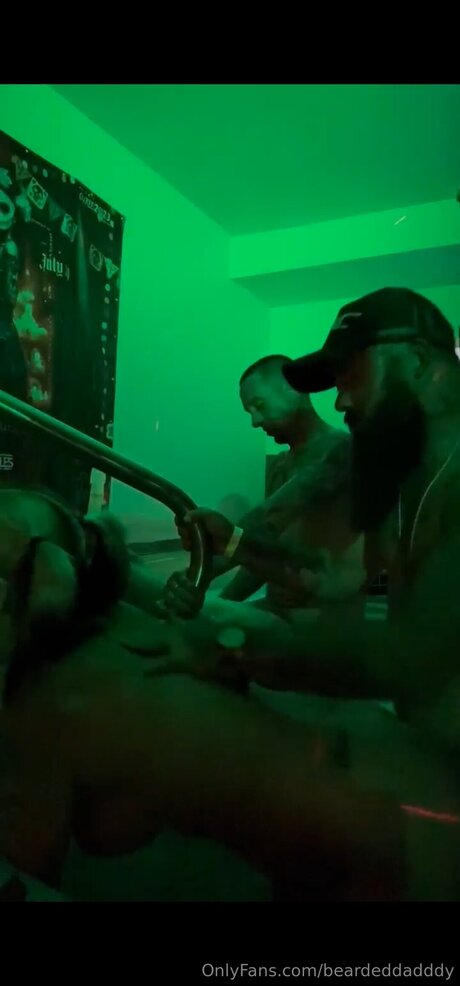 Beardeddadddy akt bilder