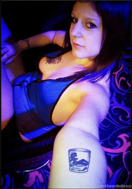 Beardedjesus nacktheit hübsche archiv