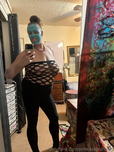 Thebza erwachsene schöne fotos