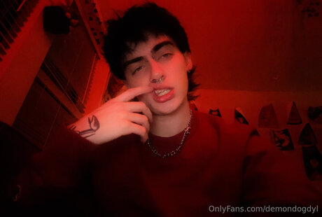 Demondogdyl model heiße galerie