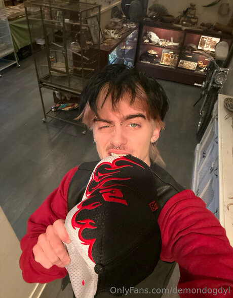 Demondogdyl nackt exklusive galerien
