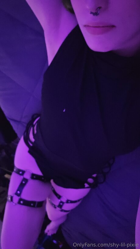 Shy Lil Pixie schöne nackten foto