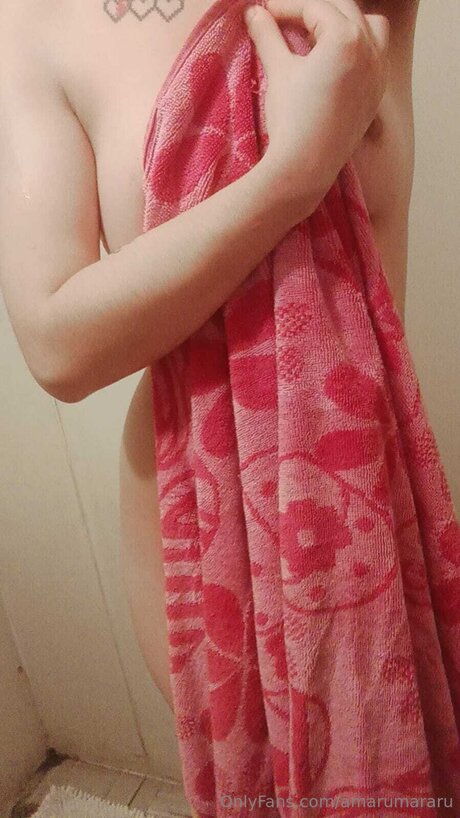 Amarumararu model akt foto
