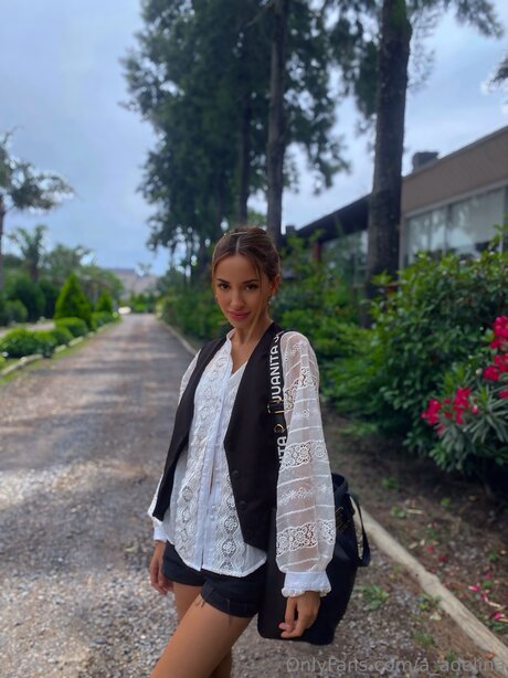 A Adelina erotische nackte fotos