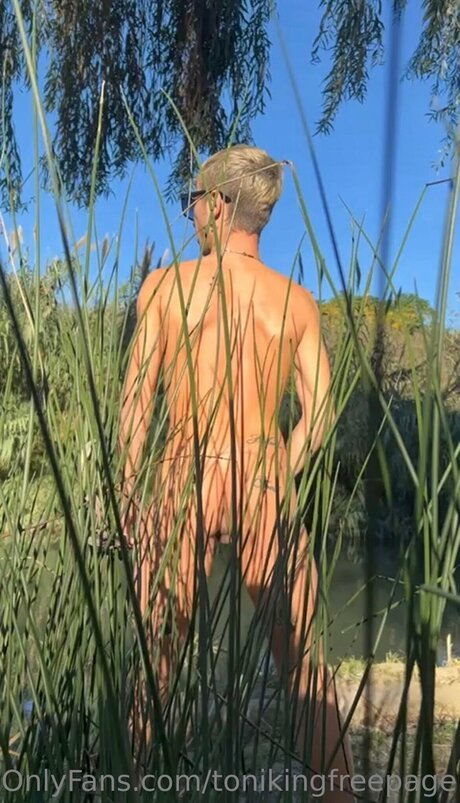 Tonikingfreepage freie porno bild