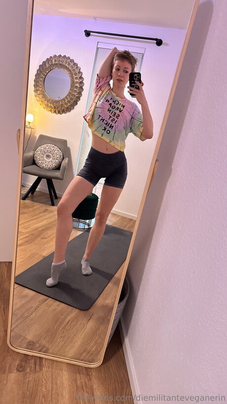 Diemilitanteveganerin model sex fotos