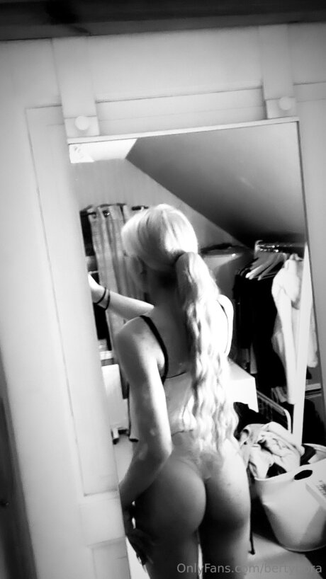 Bertyhora sexy beste foto