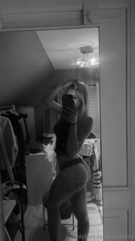 Bertyhora heiße nackten bilder