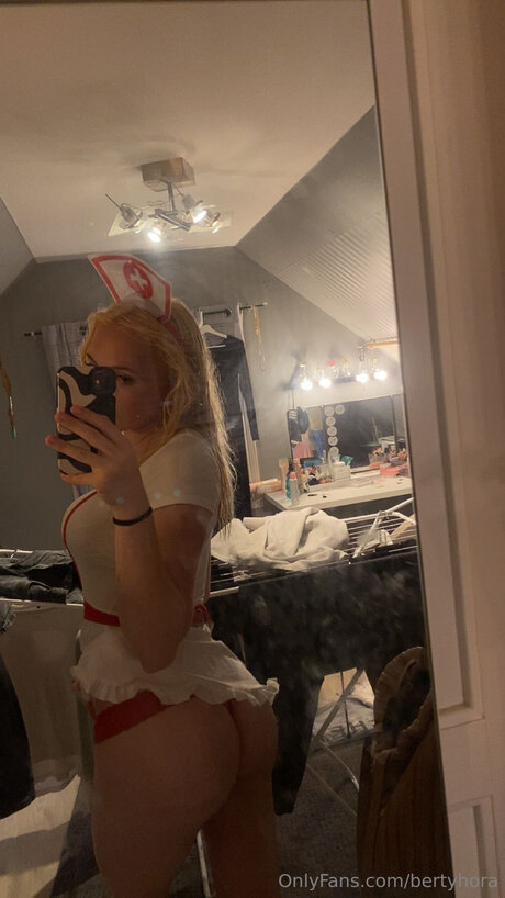 Bertyhora schöne erotische bilder