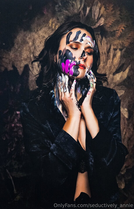 Seductively Annie schauspielerin nackte bilder