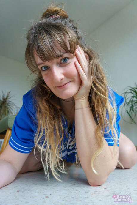 Boobsgwendy schauspielerin beste bilder