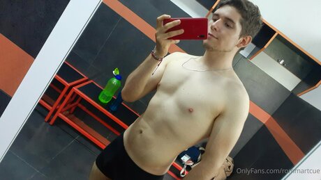 Rommartcue hübsche kunst foto