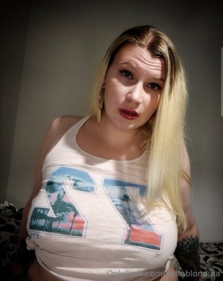 Bellablondina schauspielerin sexy bild