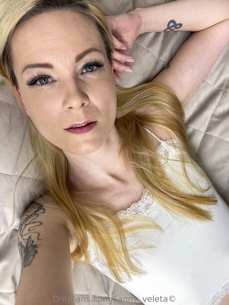 Fanny Veleta exklusive sexy foto