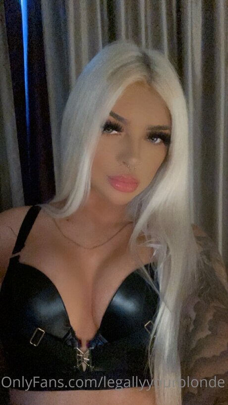 Legallyyourblonde pornostar hübsche bilder