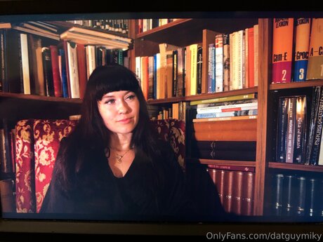 Datguymiky schauspielerin sexy foto