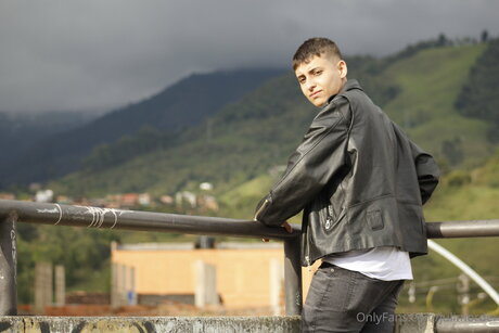 Biggerclit erotische nackten bild