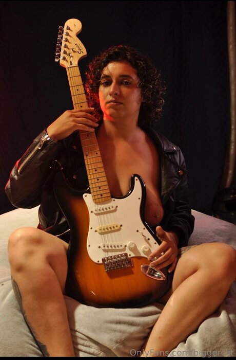 Biggerclit nackt schöne bilder