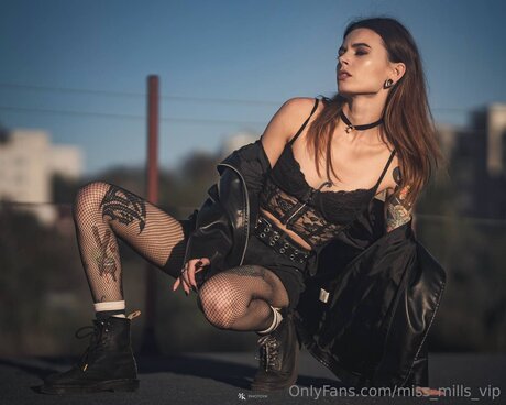 Miss Mills Vip nackt erotische bilder